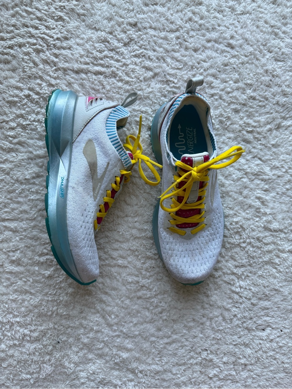 Brooks Levitate 2 Running Sneakers - White/Blue/Pink
